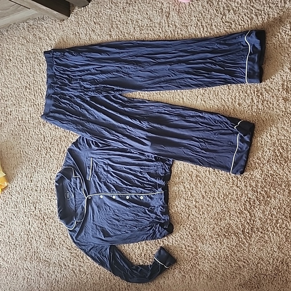 Women's Long Sleeve Bamboo Pajama Set in Stretch-Knit